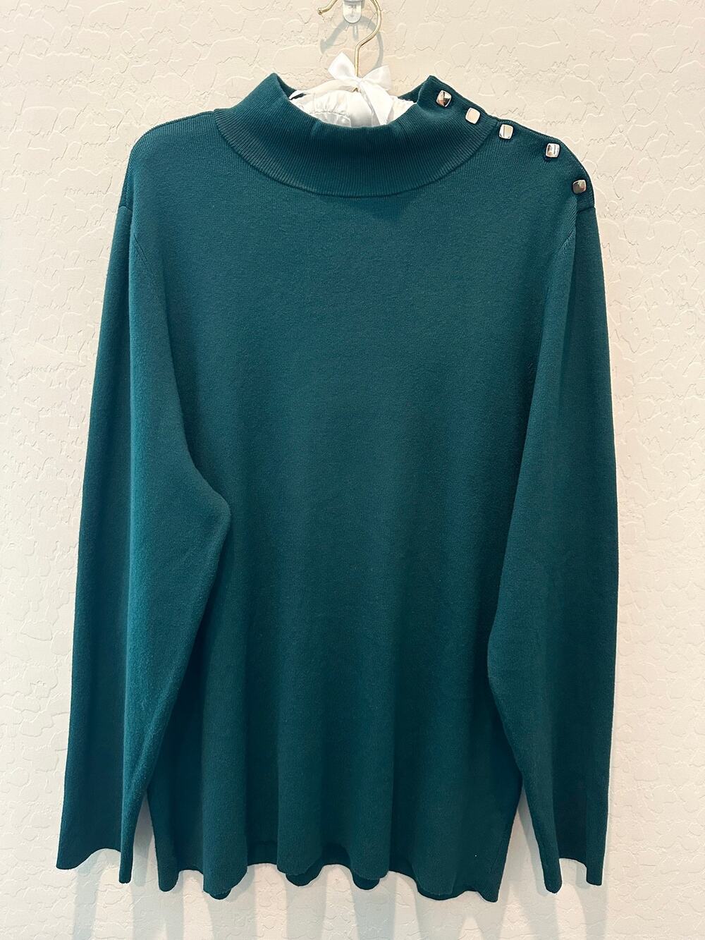 Chico’s Size 4 XXL Emerald Green Mock Neck Button Shoulder Sweater Minimalist
